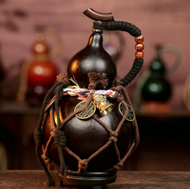 Black Urushi-Lined Gourd Bottle Dyed with Traditional Chinese Herbal Decoction