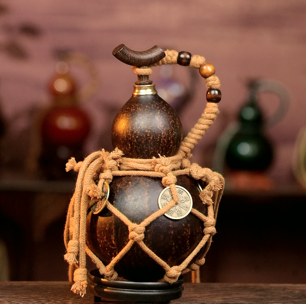 Brown Urushi-Lined Gourd Bottle Dyed with Traditional Chinese Herbal Decoction