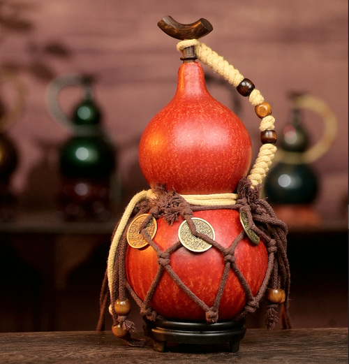 Red Urushi-Lined Gourd Bottle Dyed with Traditional Chinese Herbal Decoction