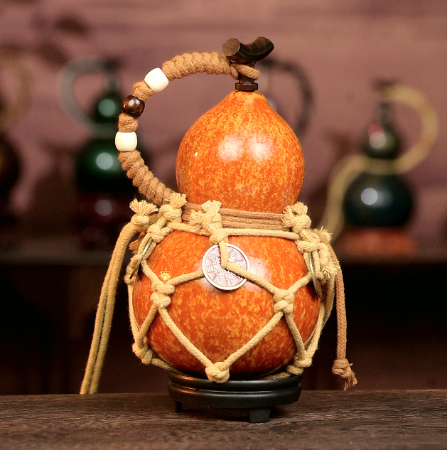 Yellow Urushi-Lined Gourd Bottle Dyed with Traditional Chinese Herbal Decoction