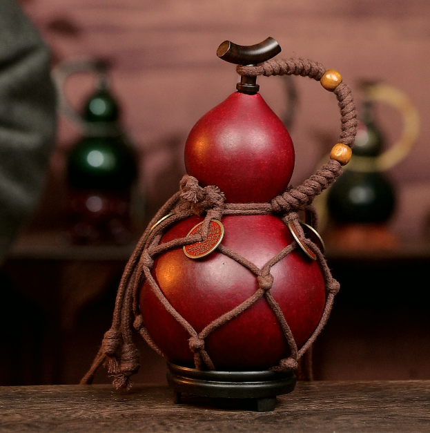 Red Urushi-Lined Gourd Bottle Dyed with Traditional Chinese Herbal Decoction