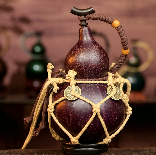 Purple Urushi-Lined Gourd Bottle Dyed with Traditional Chinese Herbal Decoction