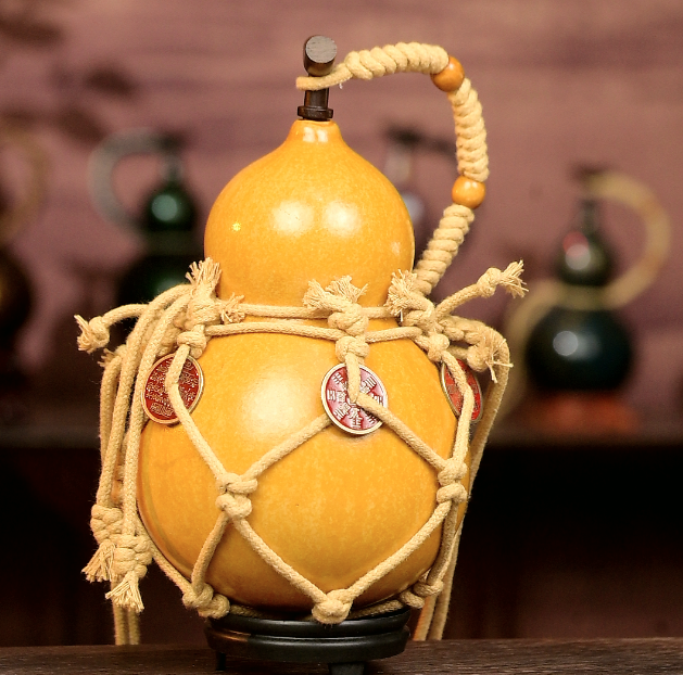 Yellow Urushi-Lined Gourd Bottle Dyed with Traditional Chinese Herbal Decoction