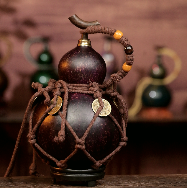 Purple Urushi-Lined Gourd Bottle Dyed with Traditional Chinese Herbal Decoction