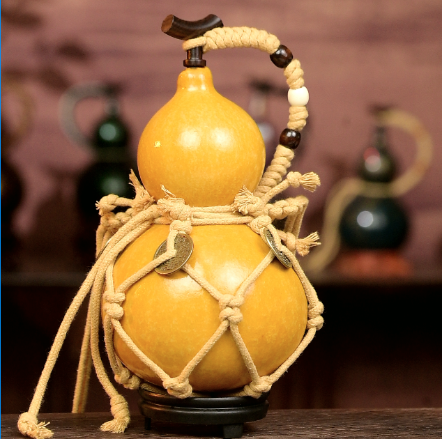 Yellow Urushi-Lined Gourd Bottle Dyed with Traditional Chinese Herbal Decoction