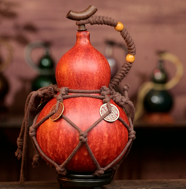 Red Urushi-Lined Gourd Bottle Dyed with Traditional Chinese Herbal Decoction