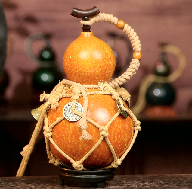 Yellow Urushi-Lined Gourd Bottle Dyed with Traditional Chinese Herbal Decoction