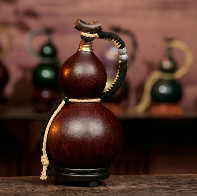 Brown Urushi-Lined Gourd Bottle Dyed with Traditional Chinese Herbal Decoction