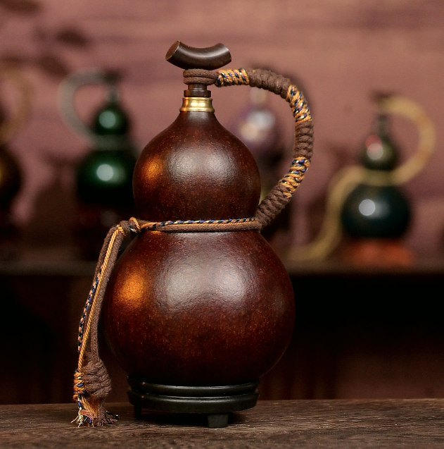 Brown Urushi-Lined Gourd Bottle Dyed with Traditional Chinese Herbal Decoction