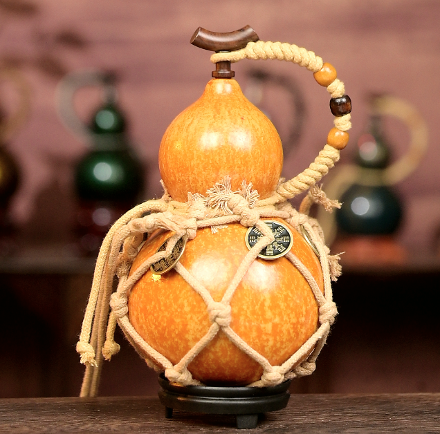 Yellow Urushi-Lined Gourd Bottle Dyed with Traditional Chinese Herbal Decoction