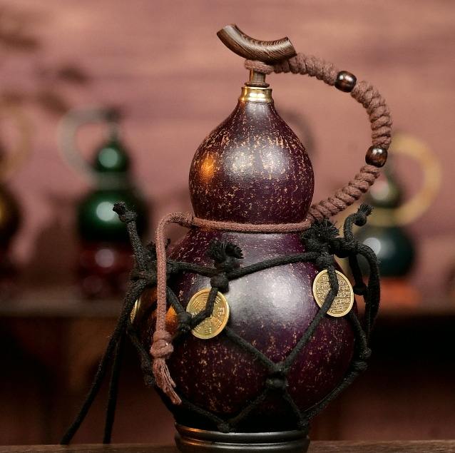 Purple Urushi-Lined Gourd Bottle Dyed with Traditional Chinese Herbal Decoction 2