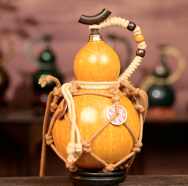 Yellow Urushi-Lined Gourd Bottle Dyed with Traditional Chinese Herbal Decoction