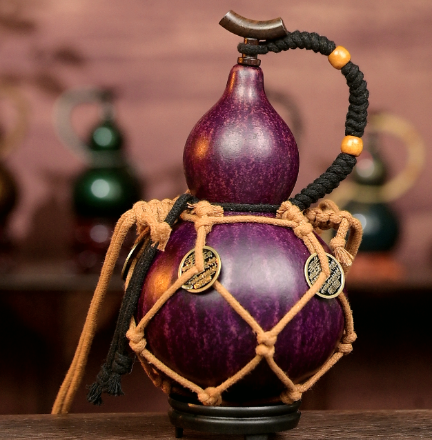 Purple Urushi-Lined Gourd Bottle Dyed with Traditional Chinese Herbal Decoction 2