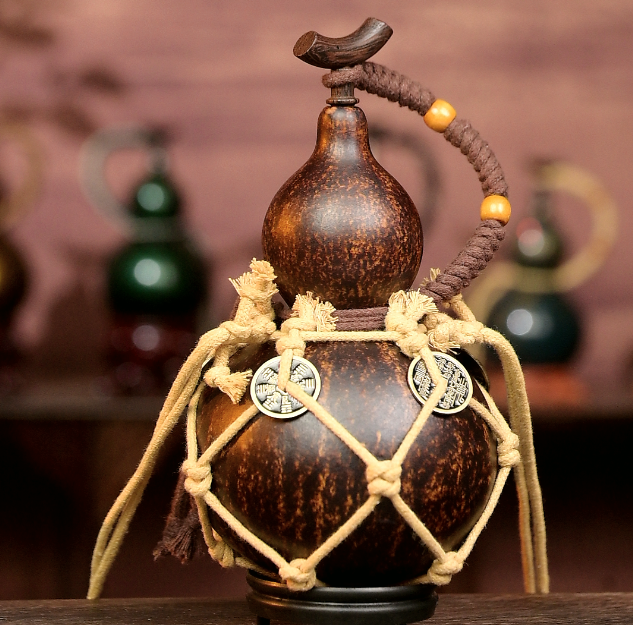 Brown Urushi-Lined Gourd Bottle Dyed with Traditional Chinese Herbal Decoction