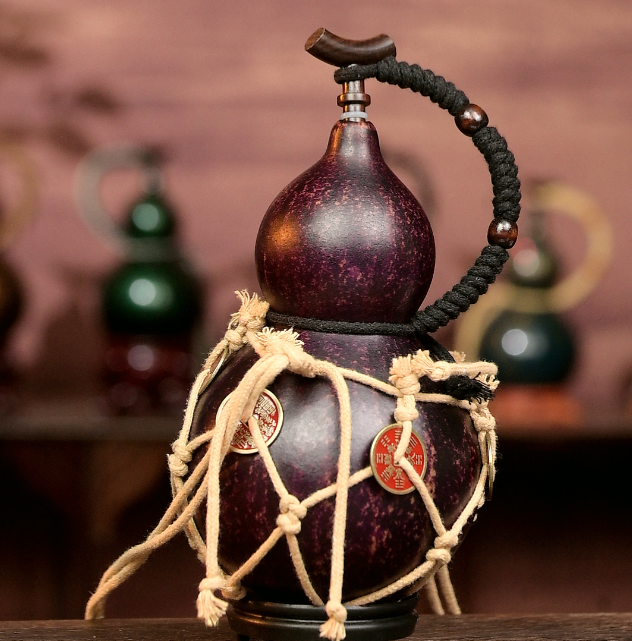 Purple Urushi-Lined Gourd Bottle Dyed with Traditional Chinese Herbal Decoction 2