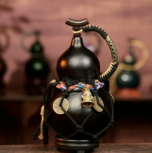 Black Urushi-Lined Gourd Bottle Dyed with Traditional Chinese Herbal Decoction