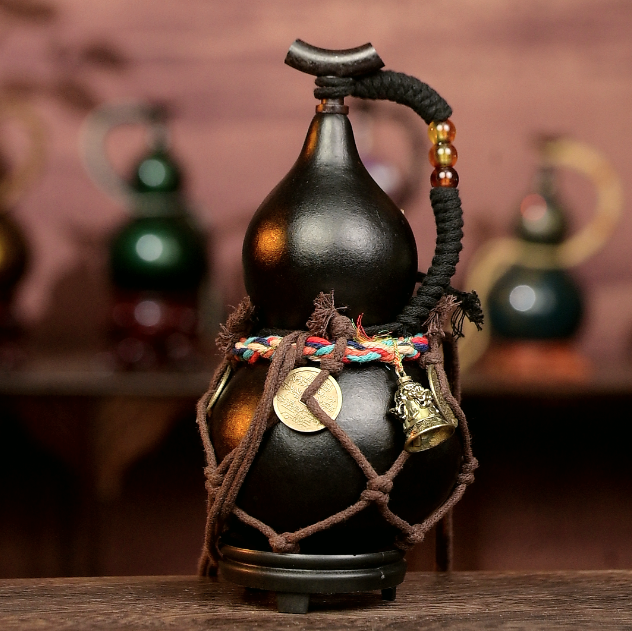 Black Urushi-Lined Gourd Bottle Dyed with Traditional Chinese Herbal Decoction