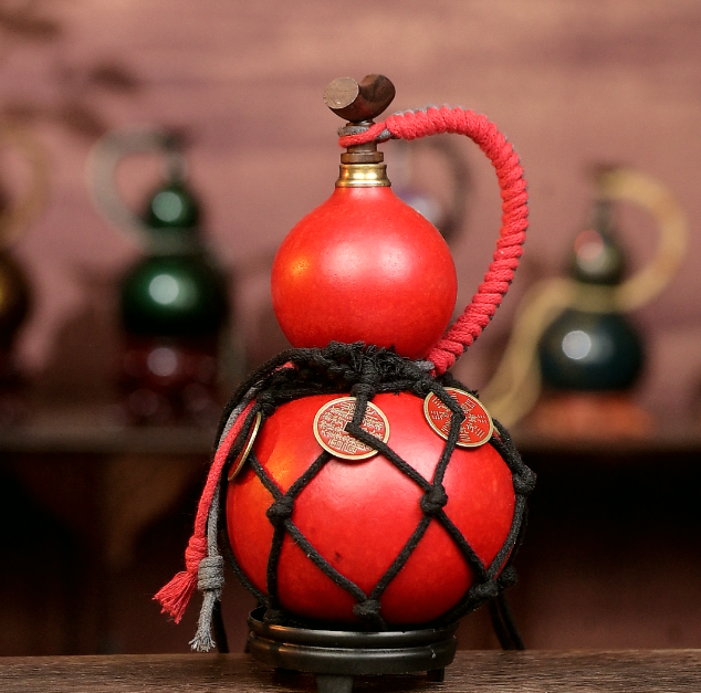 Red Urushi-Lined Gourd Bottle Dyed with Traditional Chinese Herbal Decoction 2