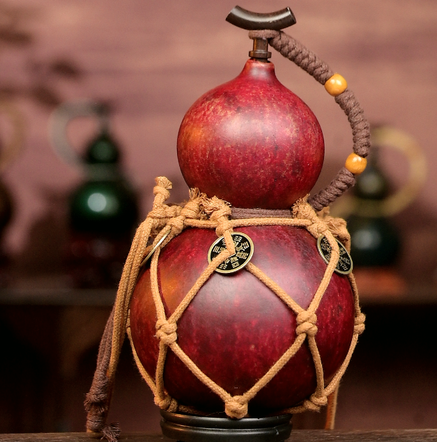 Red Urushi-Lined Gourd Bottle Dyed with Traditional Chinese Herbal Decoction 3