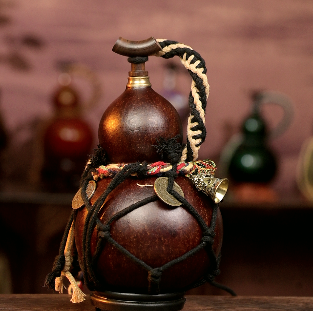 Brown Urushi-Lined Gourd Bottle Dyed with Traditional Chinese Herbal Decoction