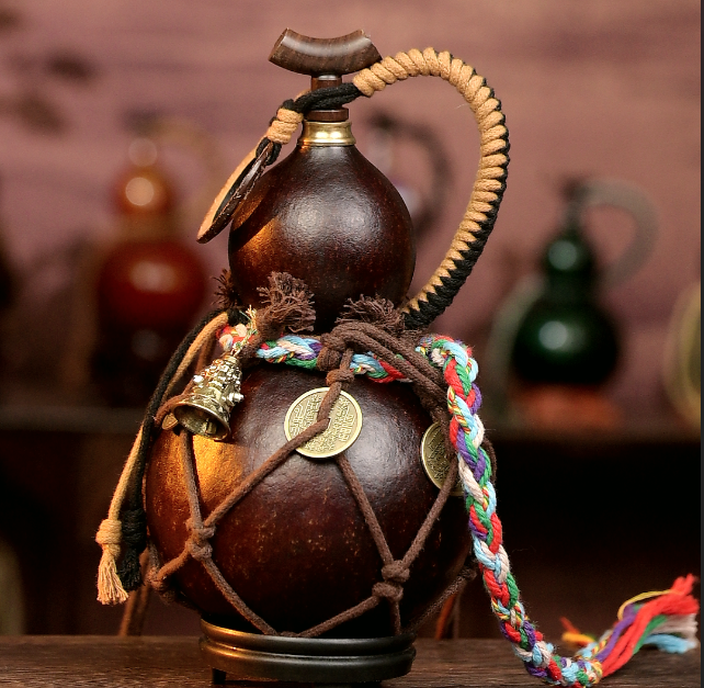 Brown Urushi-Lined Gourd Bottle Dyed with Traditional Chinese Herbal Decoction