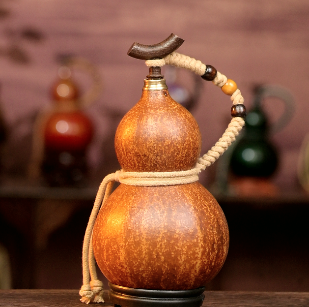 Primary Urushi-Lined Gourd Bottle Dyed with Traditional Chinese Herbal Decoction