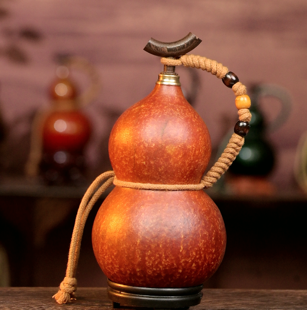 Primary Urushi-Lined Gourd Bottle Dyed with Traditional Chinese Herbal Decoction