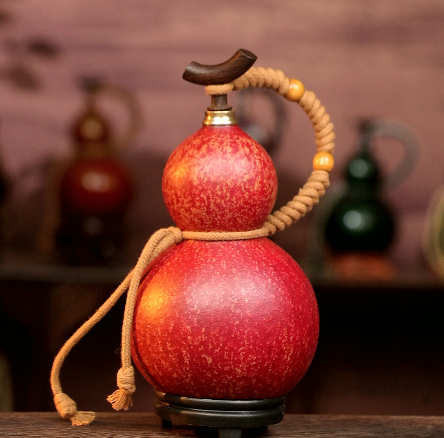 Red Urushi-Lined Gourd Bottle Dyed with Traditional Chinese Herbal Decoction 3