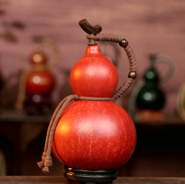 Red Urushi-Lined Gourd Bottle Dyed with Traditional Chinese Herbal Decoction 3
