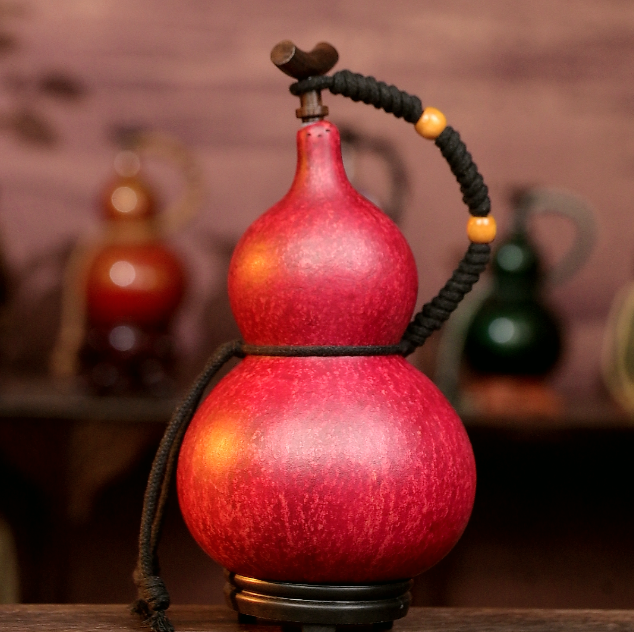 Red Urushi-Lined Gourd Bottle Dyed with Traditional Chinese Herbal Decoction 3