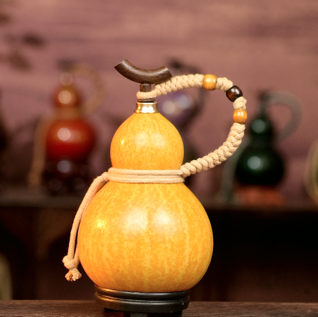 Yellow Urushi-Lined Gourd Bottle Dyed with Traditional Chinese Herbal Decoction 2
