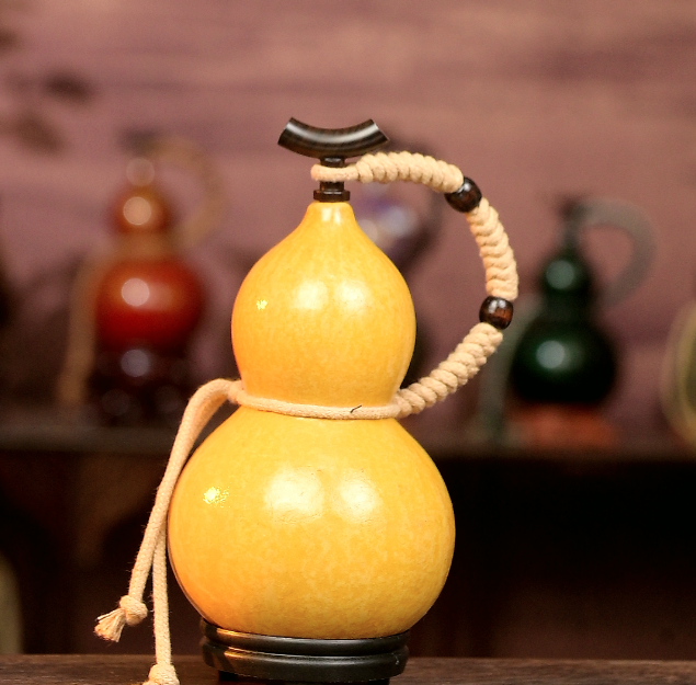 Yellow Urushi-Lined Gourd Bottle Dyed with Traditional Chinese Herbal Decoction 2