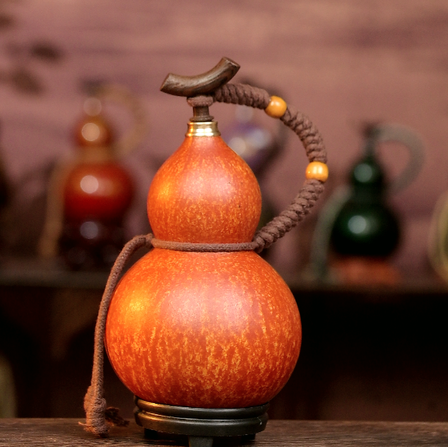 Primary Urushi-Lined Gourd Bottle Dyed with Traditional Chinese Herbal Decoction