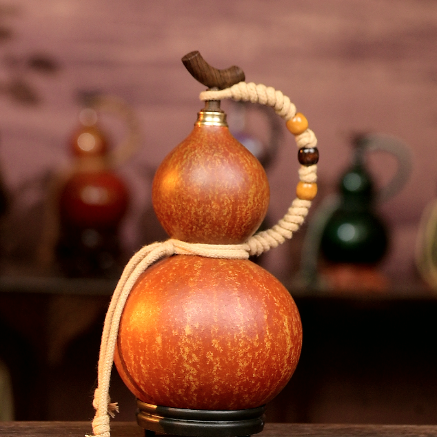 Primary Urushi-Lined Gourd Bottle Dyed with Traditional Chinese Herbal Decoction
