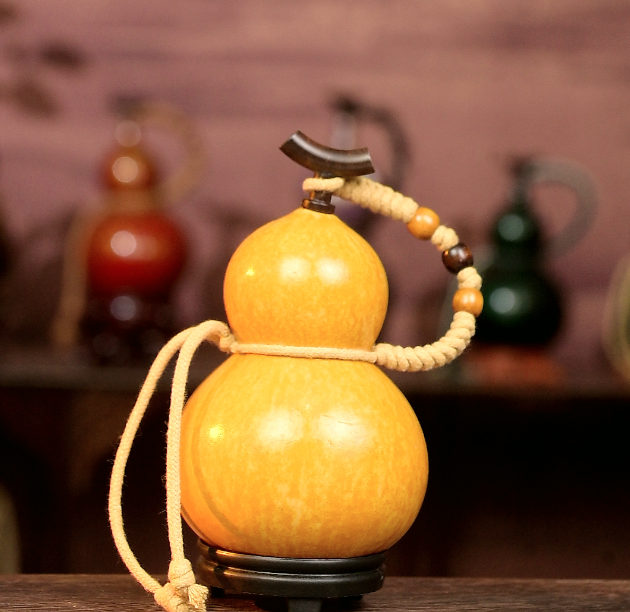 Yellow Urushi-Lined Gourd Bottle Dyed with Traditional Chinese Herbal Decoction 2