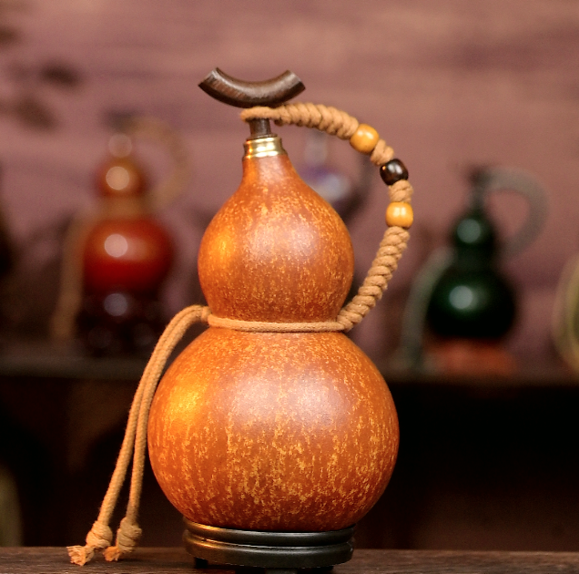 Primary Urushi-Lined Gourd Bottle Dyed with Traditional Chinese Herbal Decoction