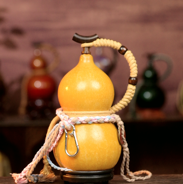 Yellow Urushi-Lined Gourd Bottle Dyed with Traditional Chinese Herbal Decoction 2