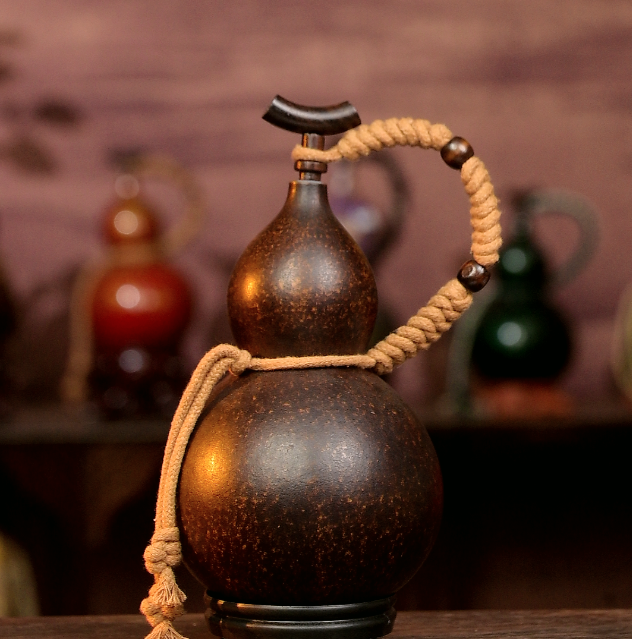 Brown Urushi-Lined Gourd Bottle Dyed with Traditional Chinese Herbal Decoction 2