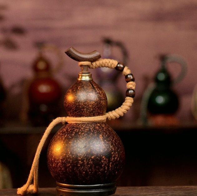 Brown Urushi-Lined Gourd Bottle Dyed with Traditional Chinese Herbal Decoction 2