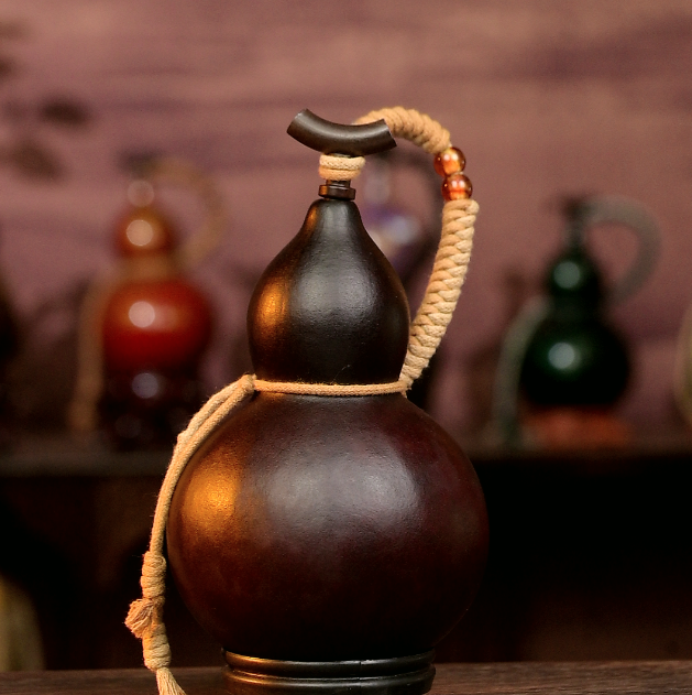 Purple Urushi-Lined Gourd Bottle Dyed with Traditional Chinese Herbal Decoction 3