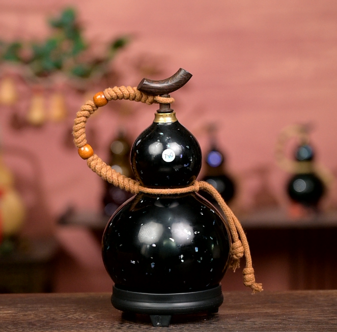 Museum-Quality Urushi Lacquer Art Gourd Water Flask