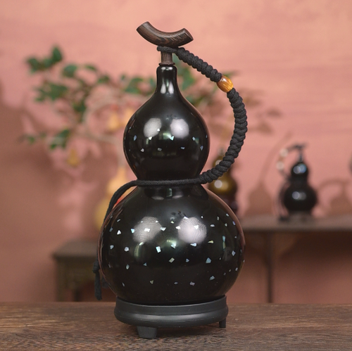 Museum-Quality Black Lacquer Gourd Water Vessel, Blue Raden (Mother-of-Pearl) Inlay